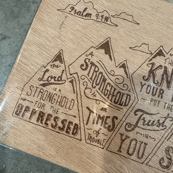 Beautiful frame able  Wooden Plaque with Engraved Mountains & Psalms 9:9-10🏔️🏔️ - Picture 3 of 6